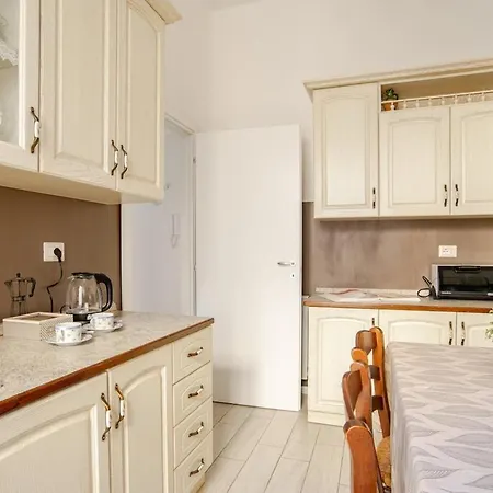 Tirelli Apartment *